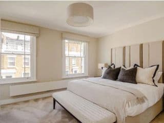3 bedroom house in Knightsbridge photo 3