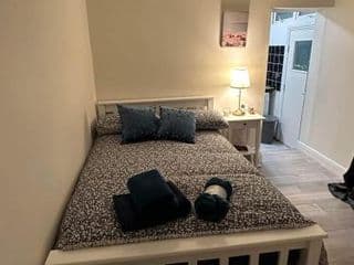 Modern apartment near by Acton central station photo 1