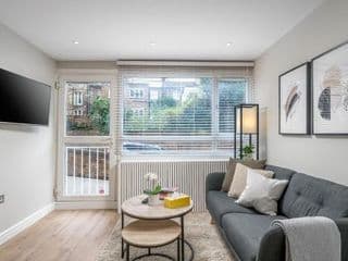 Morden & Comtempery 2 Bed Flat, In Shepherds bush photo 4