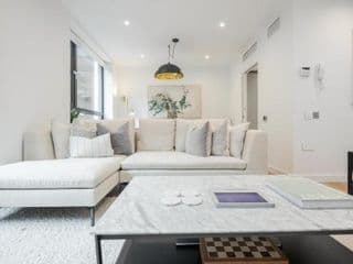 Luxury Central Mayfair Townhouse with A/C 3BR 3BA photo 1