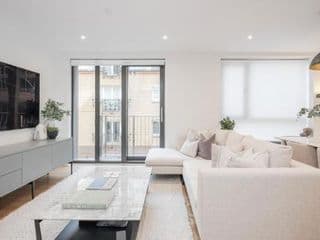 Luxury Central Mayfair Townhouse with A/C 3BR 3BA photo 4