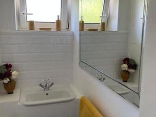 Lovely 2 bedroom flat in greater london photo 3