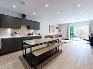 Stylish 2bed flat 10min to Wimbledon tennis courts photo 1