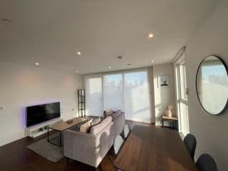 Immaculate 2bed apartment in London- city views photo 1