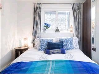 Stylish room with private bath and terrace in centrally located Clapham photo 3