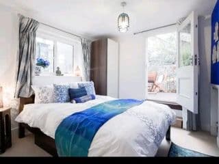 Stylish room with private bath and terrace in centrally located Clapham photo 4