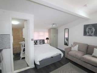 Studio Near Upton Park Station photo 1
