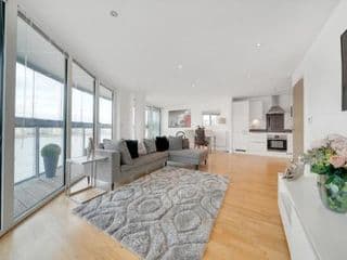 SkyCity Modern 2Bed 2Bath Penthouse Apartment photo 3