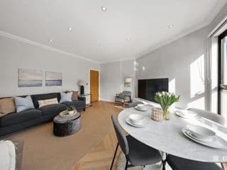 3bed Penthouse 10min to Wimbledon tennis courts photo 2
