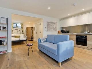 Luxury one bedroom Greenwich studio apartment near Canary Wharf by UnderTheDoormat photo 1