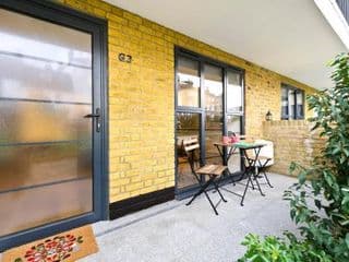Luxury one bedroom Greenwich studio apartment near Canary Wharf by UnderTheDoormat photo 2