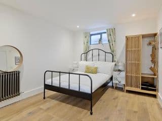 Luxury one bedroom Greenwich studio apartment near Canary Wharf by UnderTheDoormat photo 3