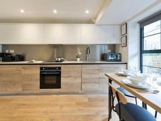 Luxury one bedroom Greenwich studio apartment near Canary Wharf by UnderTheDoormat photo 4