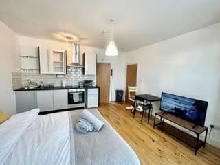 SE4, Self contained studio flat. photo 1