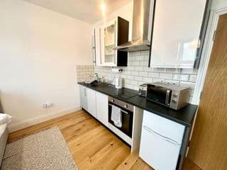 SE4, Self contained studio flat. photo 3