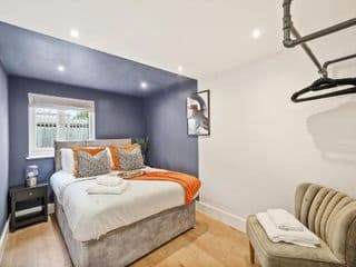 NEW Stunning 3 Bed Apt with Outside Space photo 1