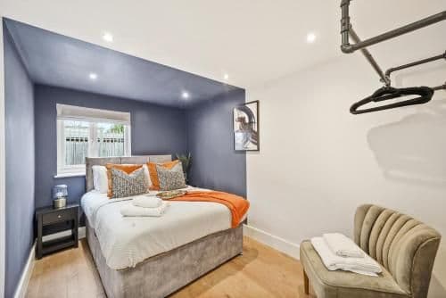 NEW Stunning 3 Bed Apt with Outside Space