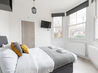 Double Ensuite Room Convenient Location Sleeps 2 photo 1