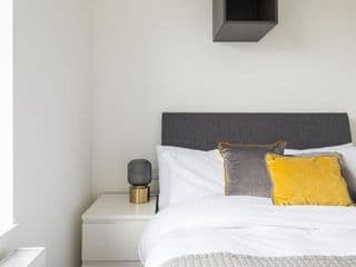Modern Perfect For Short and Long Term Stay WiFi photo 1