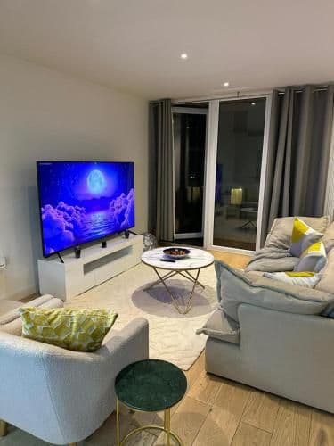 Riverside luxurious Apartment