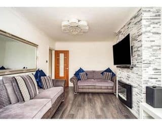 2 Bed - walking distance to Harry Potter Studio photo 1