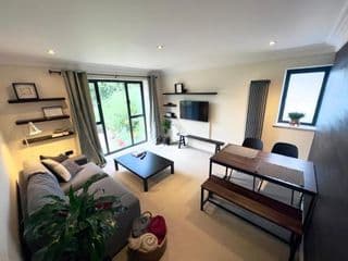 Modern and cozy 2-guest flat with gated parking photo 1