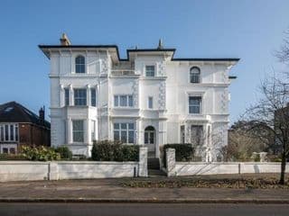 Riverside 2 Bedroom Central Kingston Flat photo 4