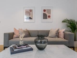 Stunning apartment building, walking distance to Ealing Broadway tube! photo 3
