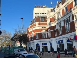 Private Apartment - Centre of West London - Next to Tube Station & Bus Link photo 1