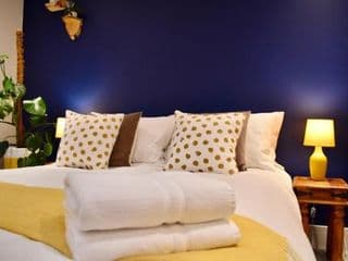 Stylish centrally-located studio with parking photo 1