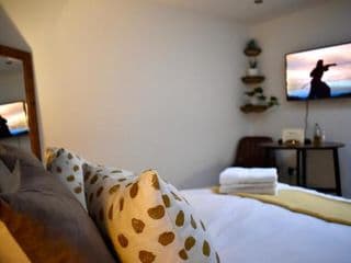 Stylish centrally-located studio with parking photo 3