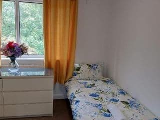 Superb 2 bedroom flat, sleeps 6 photo 3
