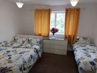 Superb 2 bedroom flat, sleeps 6 photo 4