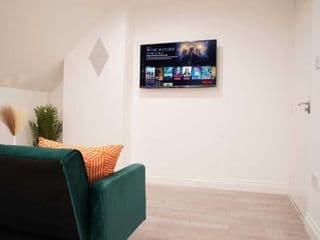 Peaceful Luxury Apartment photo 3