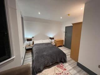 Rooms in lovely Victorian House - kitchen, bathroom for guest use only photo 3