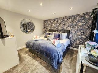Home From Home The Den Colnbrook photo 3
