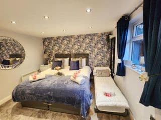 Home From Home The Den Colnbrook photo 4
