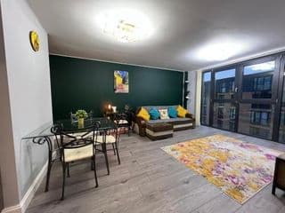 Stunning Top Floor Southside Apartment 2 BEDS PARKING WIFI NETFLIX photo 1