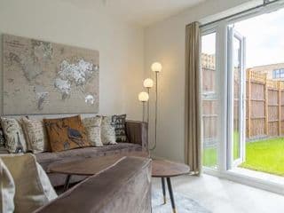 Pass the Keys Cheerful 4 Bed Central Townhouse Garden & Parking photo 2