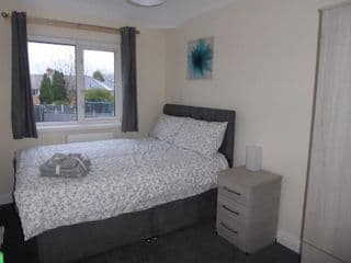 Modern 6-Bed-Groups-Contractors onsite Parking Vans-Cars photo 2