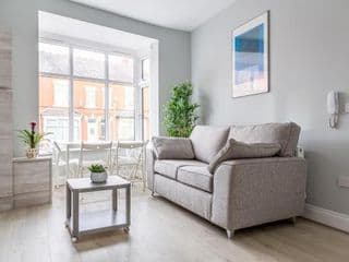 Stunning property fully refurbished photo 1
