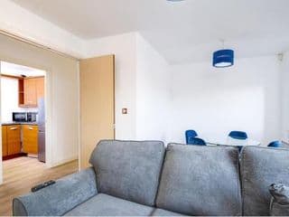 2 Bed Family Apt w/BALCONY & PARKING! ☆ FREE NETFLIX - With 50 Inch Smart TV, FREE NETFLIX & WIFI - Birmingham City Centre, By 02 Academy, Cube & Mailbox photo 2