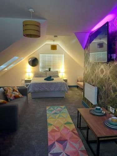 Vibrant & Modern studio apartment in Birmingham