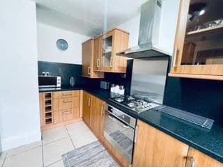 Mayfair Place - Cosy 3 Bedroom House with Free Parking photo 3