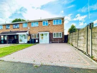 Mayfair Place - Cosy 3 Bedroom House with Free Parking photo 4