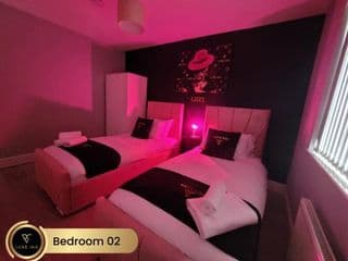 Requin Holiday Home Luxury 4 Bedroom, City Centre photo 3