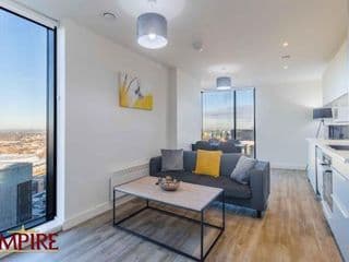 Stylish 2 Bed Apartment on Broad Street! photo 1