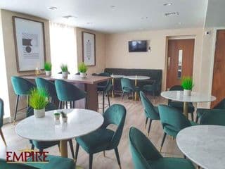 Stylish 2 Bed Apartment on Broad Street! photo 2