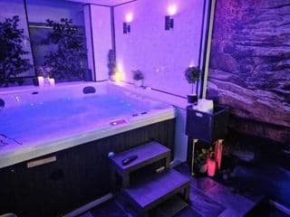 Luxury 9ine SUPER BEAUTIFUL JACUZZI APARTMENT WITH BALCONY photo 1