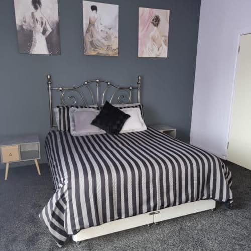 The Purple Apartment - Free Wi-Fi & Netflix- Free Parking - Entire Apartment